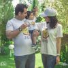 عکاسی تخصصی کودک در مشهد عکاسی تخصصی کودک در مشهد توسط تیم مجرب آرزو کیانی ما در این مجموعه سعی در ارائه بهترین با خدمات با بهترین کیفیت و قیمت مناسب را به شما عزیزان داریم . نمونه عکس های مارا در گالری قرار گرفته در این صفحه میتوانید مشاهده بنمایید . ما برای شما تیمی مجرب با بهترین تجهیزات آماده کرده ایم تا بتوانیم لحظات ناب کودکانتان را برای شما ماندگار کنیم . روزهای کودکی عزیزان مان بسیار سریع طی میگردد و بهتر است قبل از اینکه این روز های زیبا به پایان برسد ما را در ثبت این لحظات ناب همراه خودتان بنمایید . تمامی ما میدانی مدر این روزگار تکنولوژی برای ثبت لحظاتمان با انواع روش های مختلفی به کمکمان آمده است . و خودتان هم میتوانید که با تلفن همراه در دستتان عکس هایی را ثبت نمایید . ولی با توجه به زمانی که ما به تحصیل و افزایش مهارت و تخصص در این زمینه گزاشته ایم و تجاربی که کسب کرده ایم میتوانیم این لحظات را با کیفیت کمی بهتر و صمیمی تر از شما عزیزان ثبت کنیم . همانطور که در گذشته احتمالا شنیده اید میگفتند که کمرنگ ترین خودکار ها از قوی تری نحافظه هخا ماندگار ترند و ما برای یاداوری به شما میگوییم که عکس های چاپ شده شما از عکس های داخل سیستم و گوشی هایتان حتما و قطعا برایتان ماندگار تر خواهند بود . ما در تخصصی ترین دوره ها آموزش دیده ایم تا برای شما عزیزان لحظه های خوب را به بهترین نحو ثبت کنیم و از همه مهمتر آرامش و سلامت نوزادان و کودکان شمارا در حین عکاسی به خطر نیاندازیم . مجموعه ی ما که بصورت تخصصی در زمینه عکاسی در مشهد فعالیت خودش را از 10 سال پیش تا کنون آغاز کرده است که سابقه همکاری با برند های مختلف را نیز داشته ایم اکنون برای ثبت لحظات شما توسط عکاسانمان بهترین شرایط را فراهم کرده ایم .